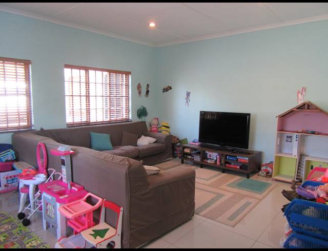 4 BEDROOM FREESTANDING SOLD IN COWIES HILL